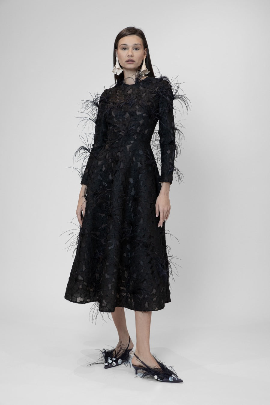 Long sleeve guipure midi dress with feathers Long sleeve guipure midi dress with feathers