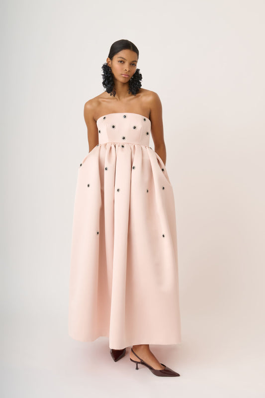 Vestido midi de satén sin tirantes