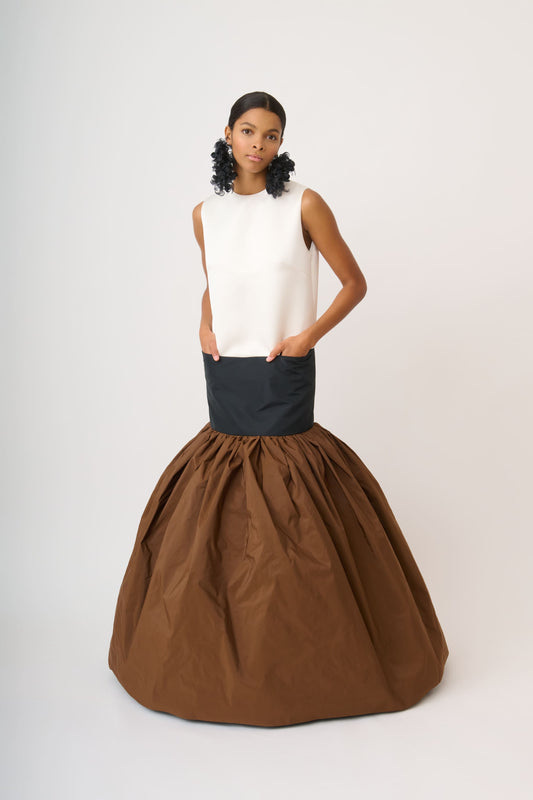 Vestido largo con falda con volumen