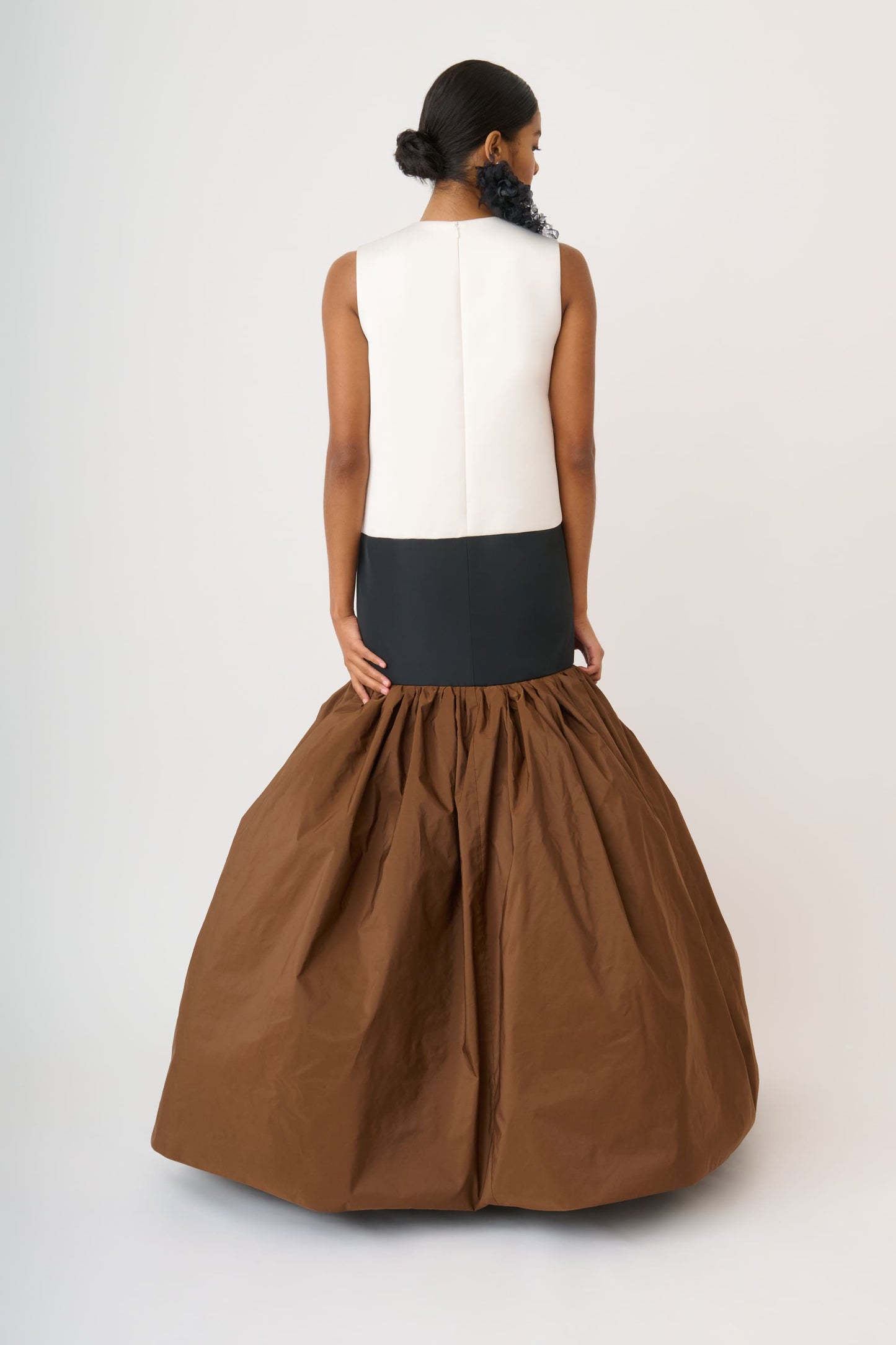 Long dress with volume skirt