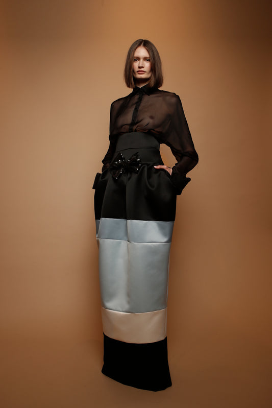 Falda larga saten volumen