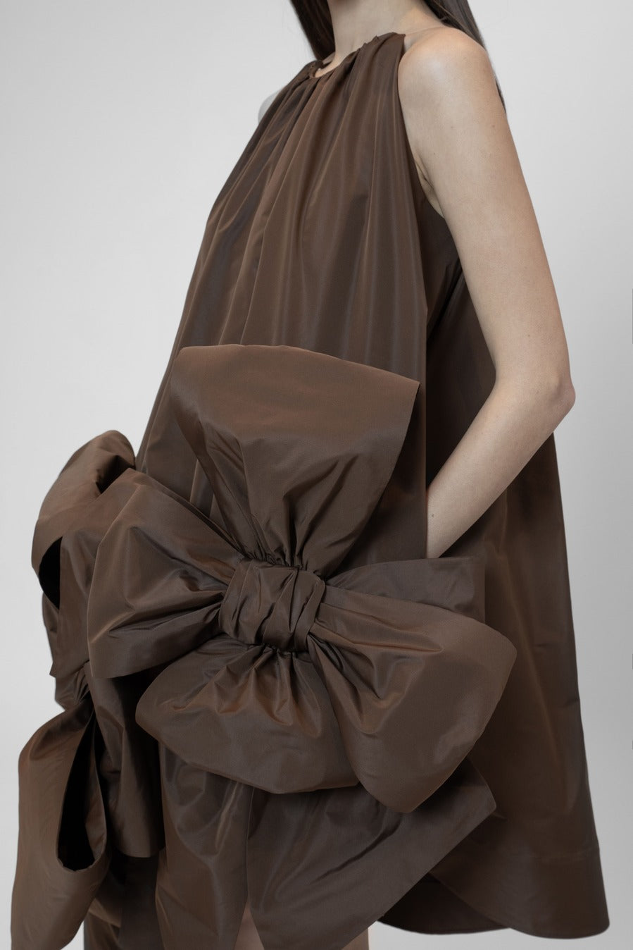 Mini sleeveless taffeta dress with bows