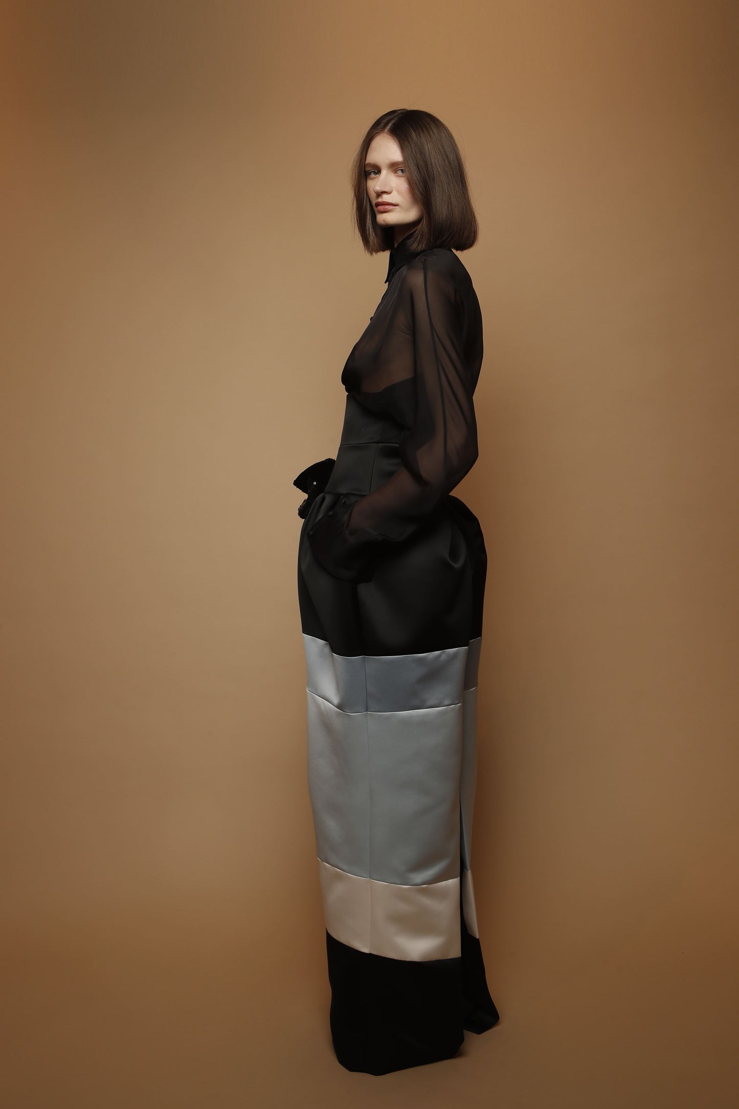 Falda larga saten volumen