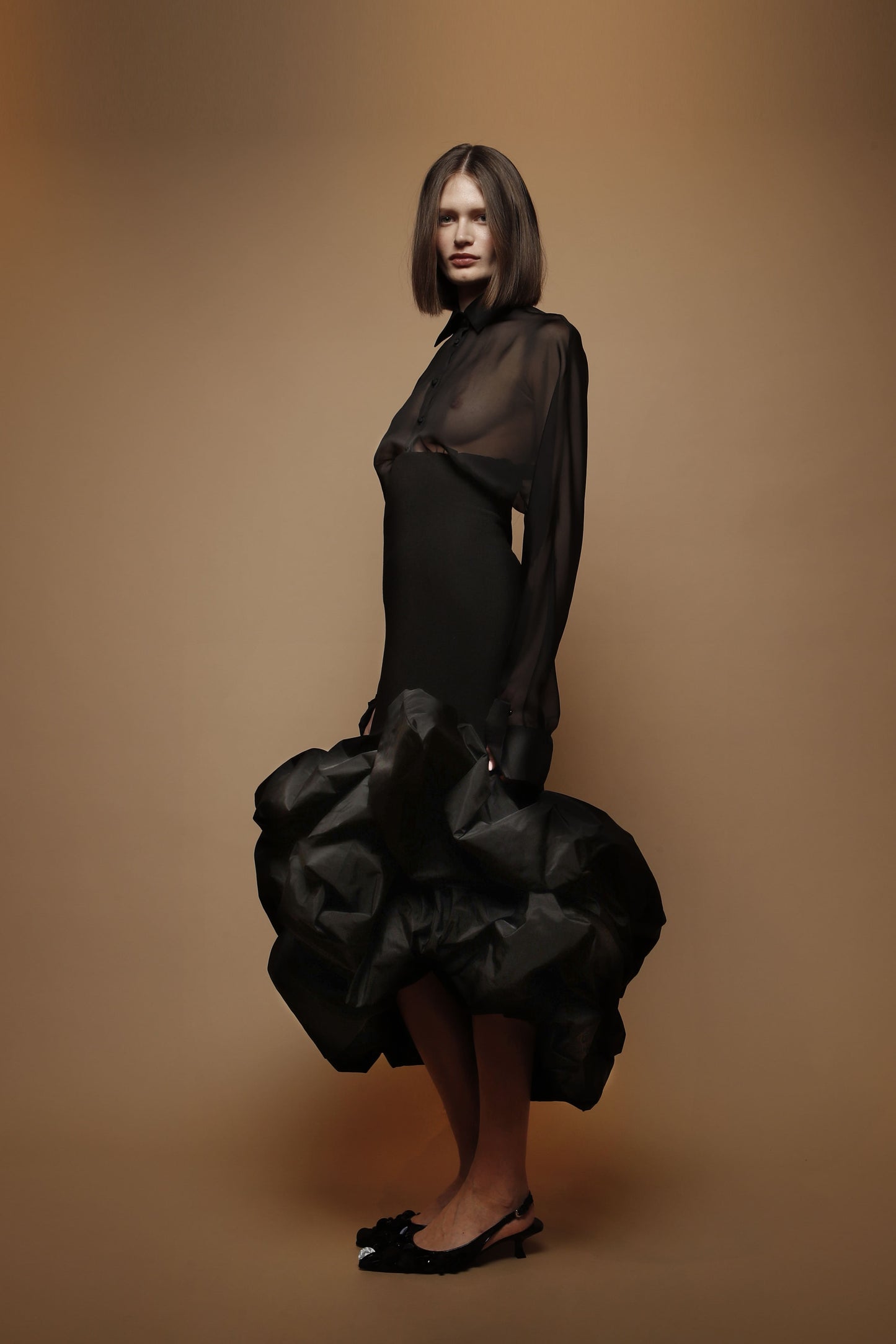 Falda de lana con volante de tafeta