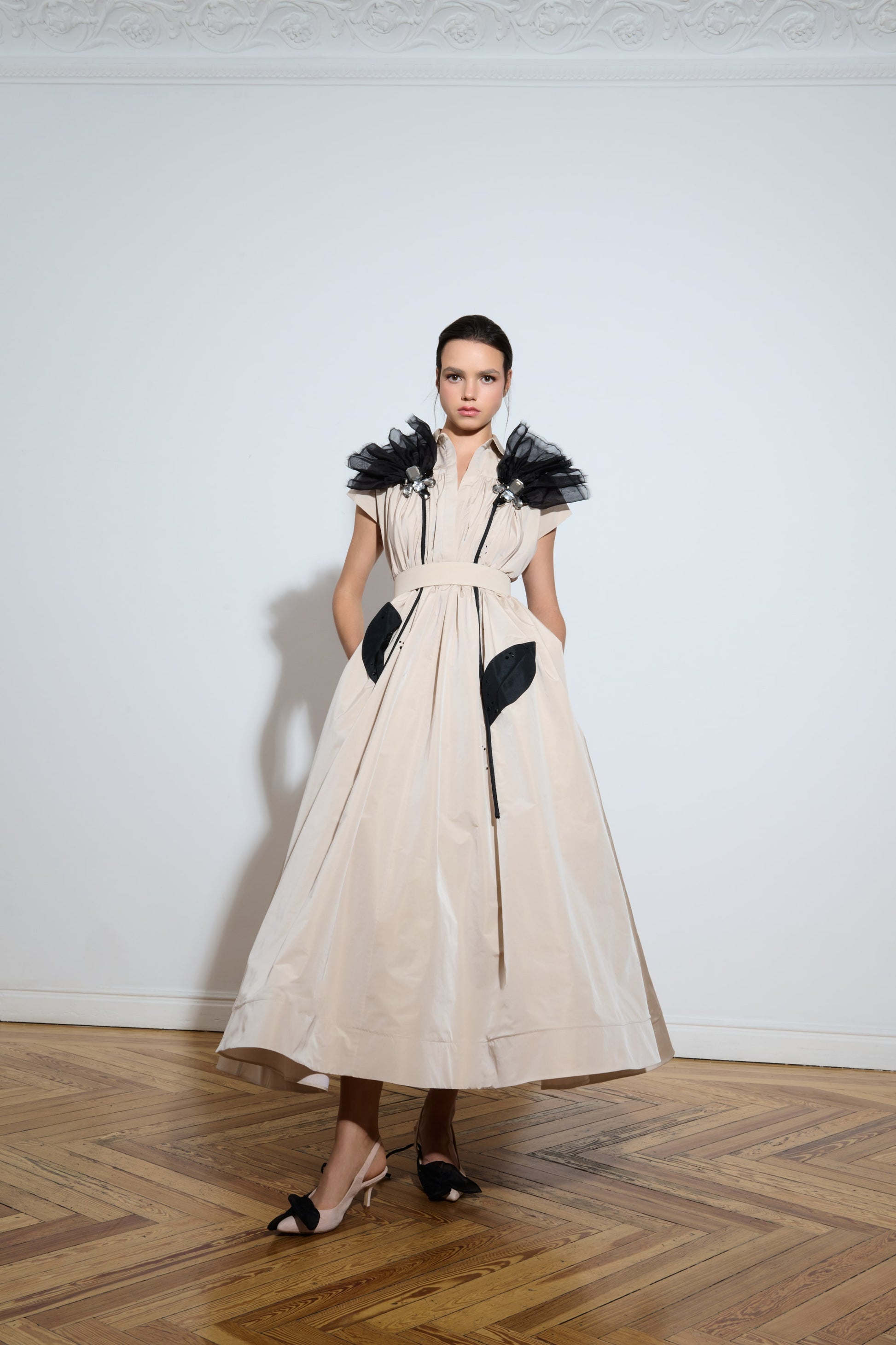 Vestido camisero midi de organza y tafetán con aplicaciones florales